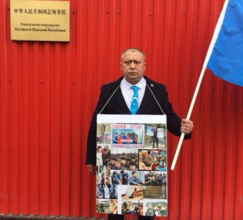 В Екатеринбурге у Генконсульства Китая накануне состоялась протестная акция! «Ее участник высказался против ущемления прав уйгуров в КНР»