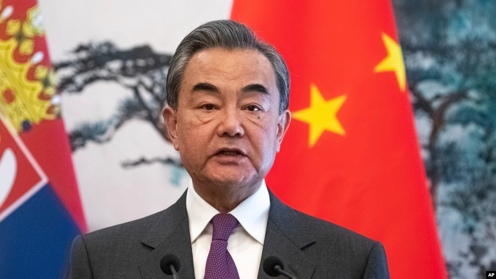 Пекин призывает США отменить торговые ограничения и ограничить «вмешательство»