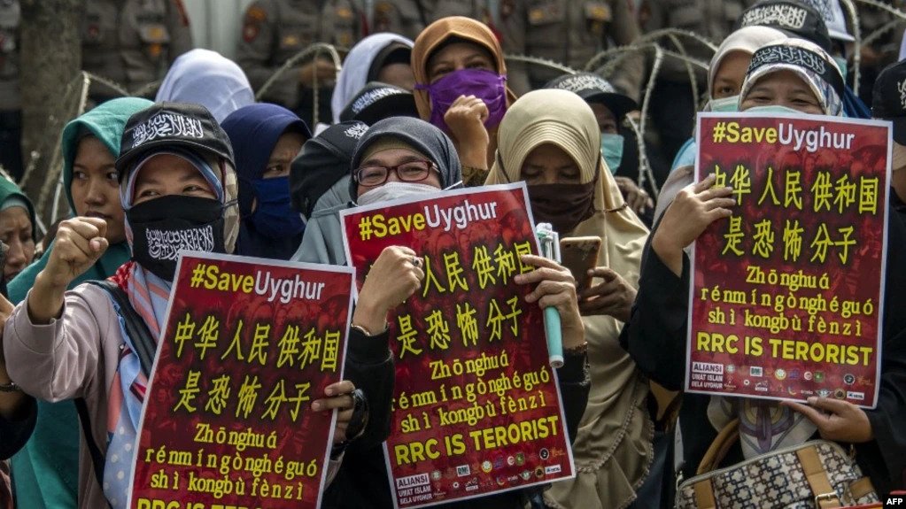 Доклад: Китай «продолжает осуществлять геноцид» в отношении уйгуров в Синьцзяне